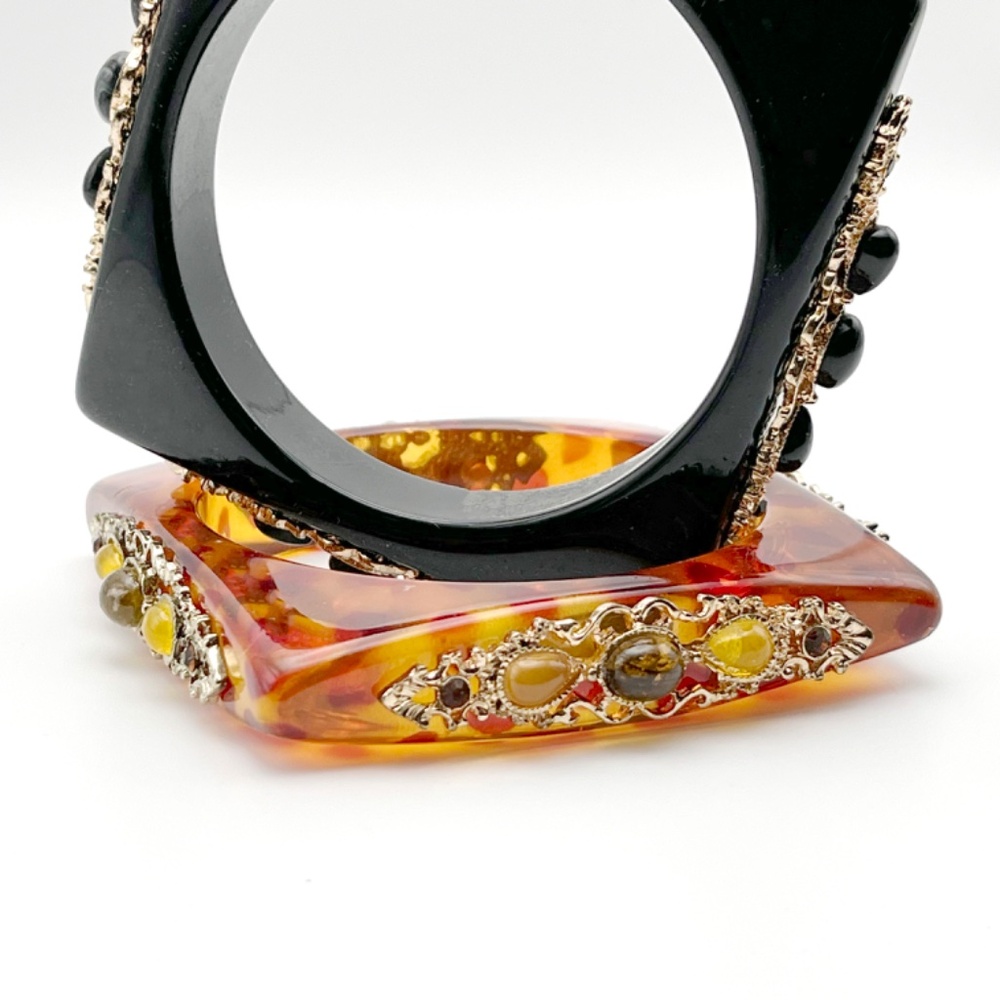 Black and Tortoiseshell Lucite Bangle Bracelets –Vintage 1960's (set of 2) - Picture 3 of 4